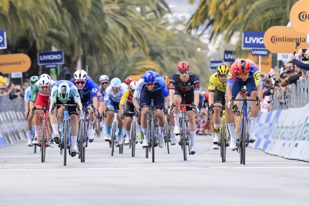 Jonathan Milan vince l'ultima tappa della Tirreno-Adriatico - Foto Stefano Cavasino/IPA Sport