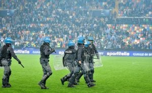 Polizia in campo