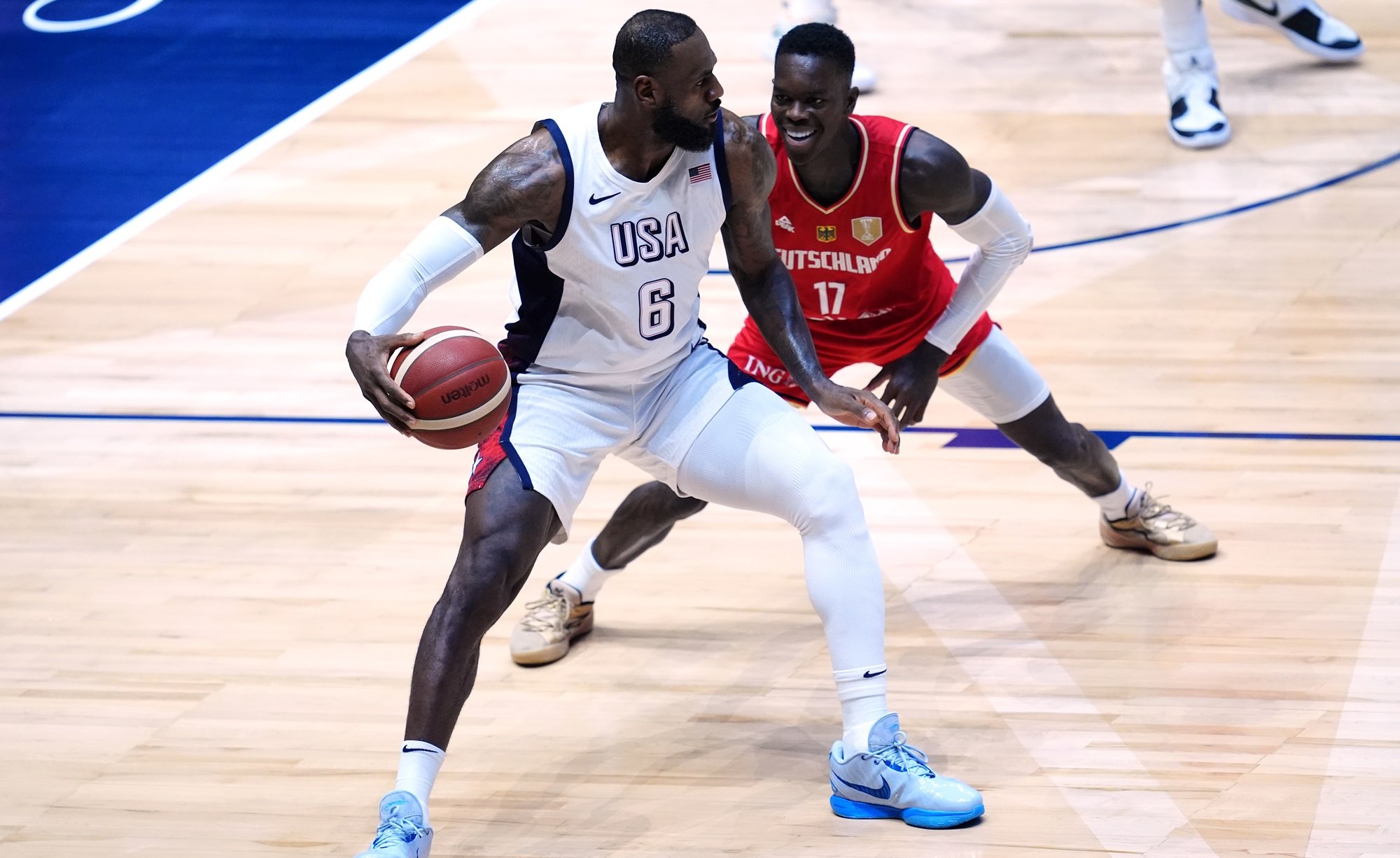 LeBron James e Dennis Schroder