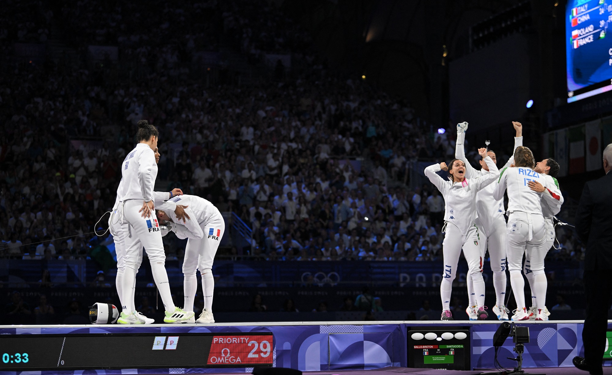 L'esultanza della nazionale di spada femminile