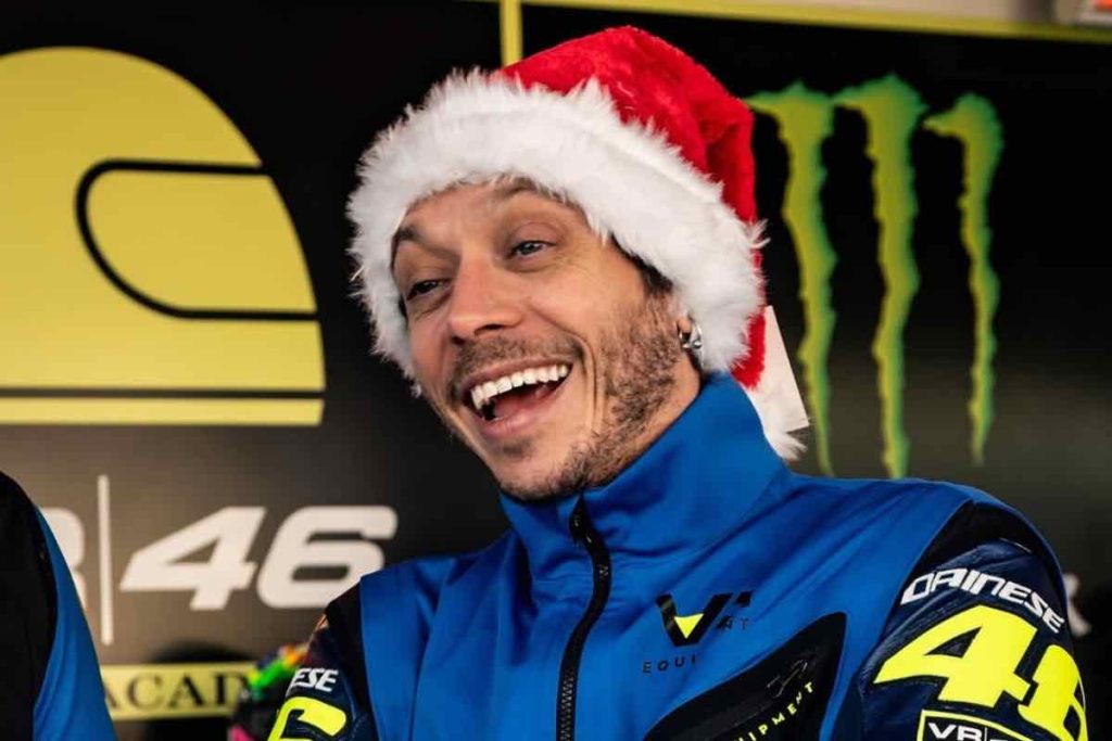 Valentino Rossi con il capellino di Natale