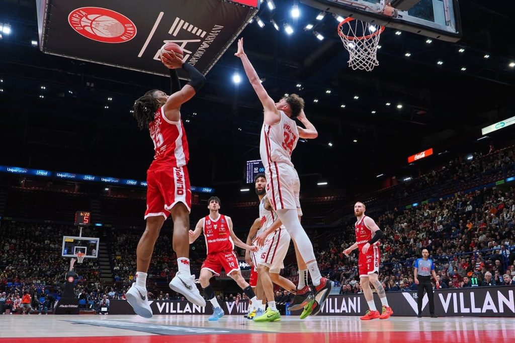 Freddie Gillespie (EA7 Emporio Armani Olimpia Milano) & Jayce Johnson (Pallacanestro Trieste)