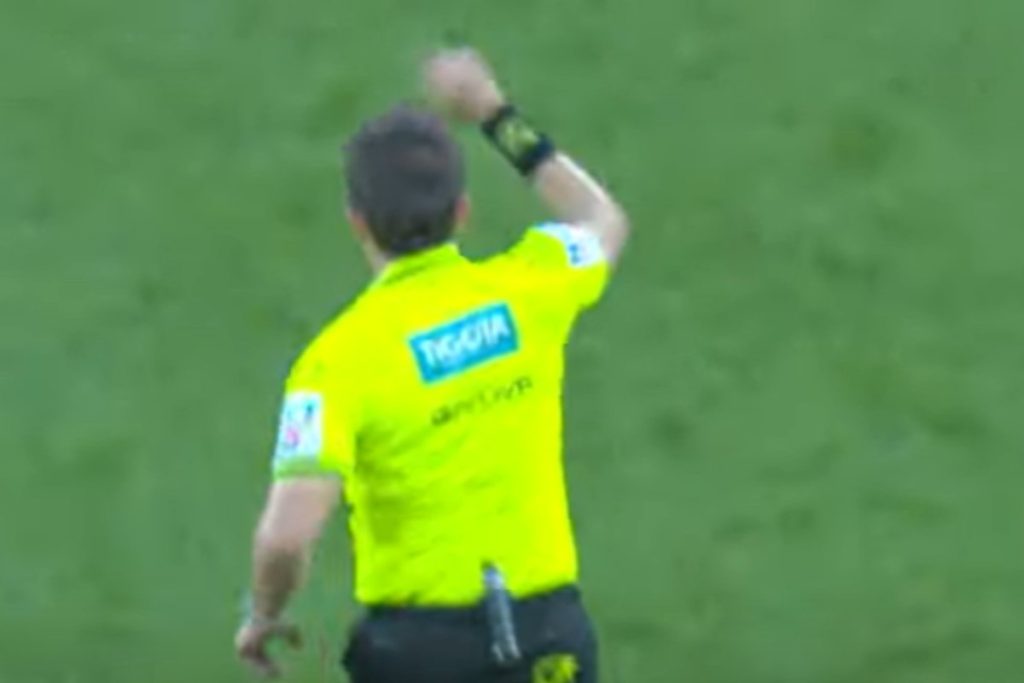 Arbitro sospende la partita di Serie B