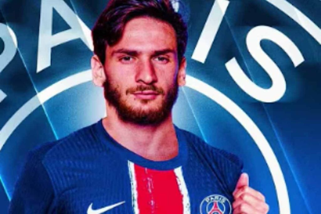 Kvaratskhelia con la maglia del PSG