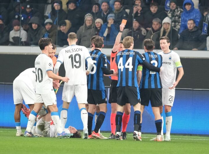 L'espulsione di Toloi nel finale di Atalanta-Club Brugge