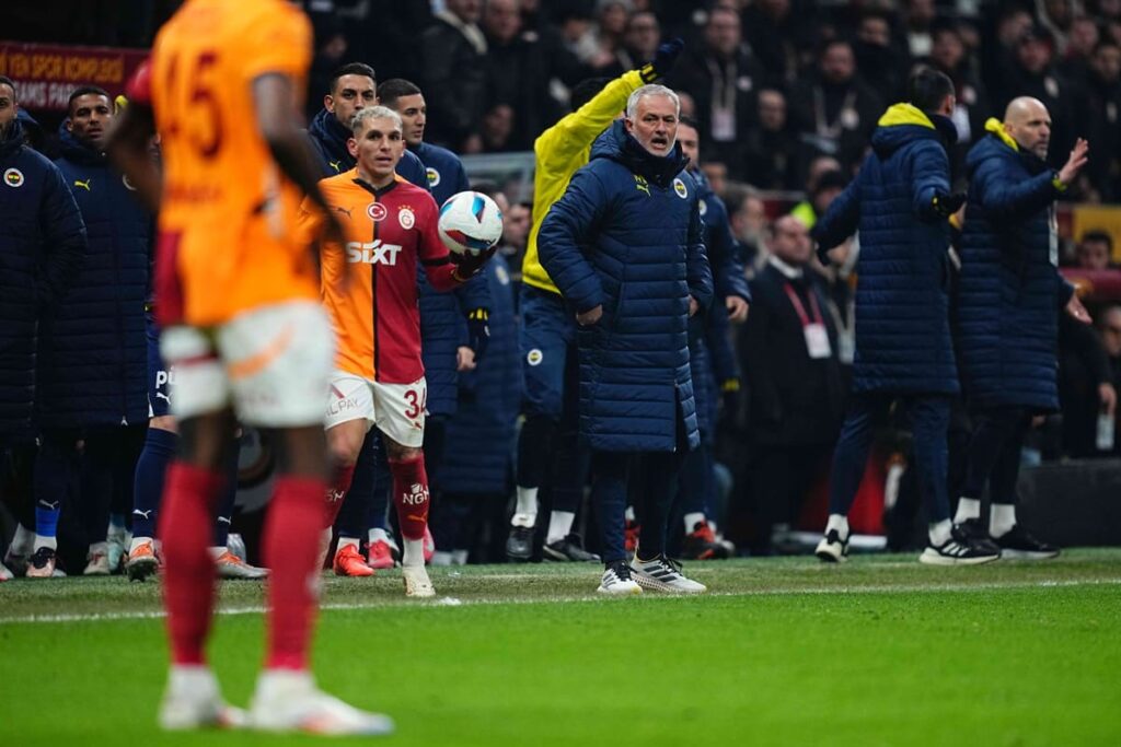 Galatasaray-Fenerbahce, Lucas Torreira e Josè Mourinho