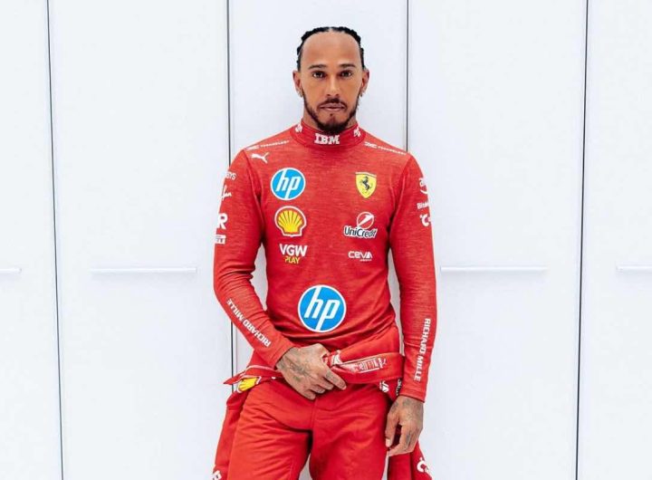 Hamilton per la prima volta con la tuta Ferrari