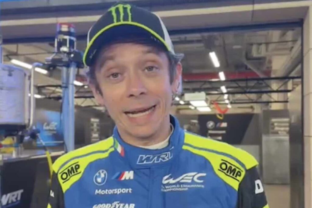 Rossi presenta il suo casco 2025