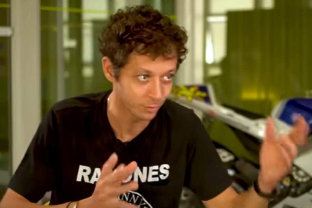 Valentino Rossi durante una intervista