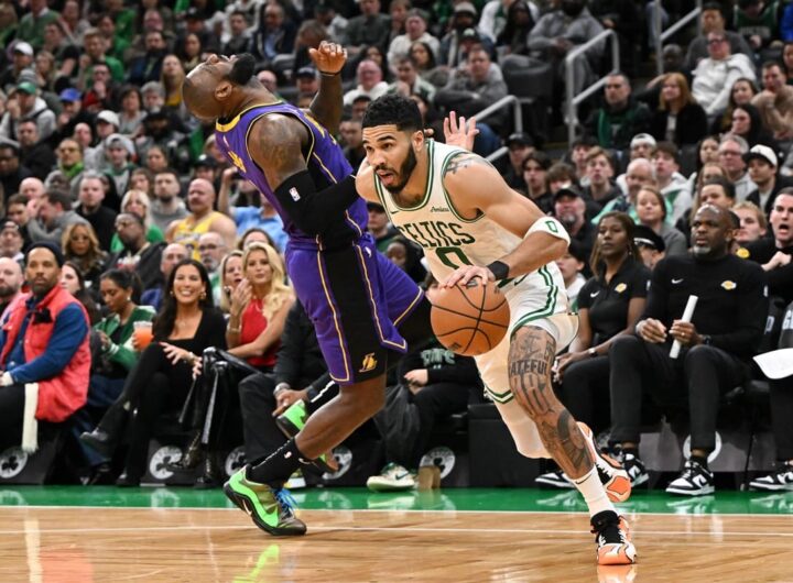 LeBron James e Jayson Tatum - Foto Brian Fluharty / IPA