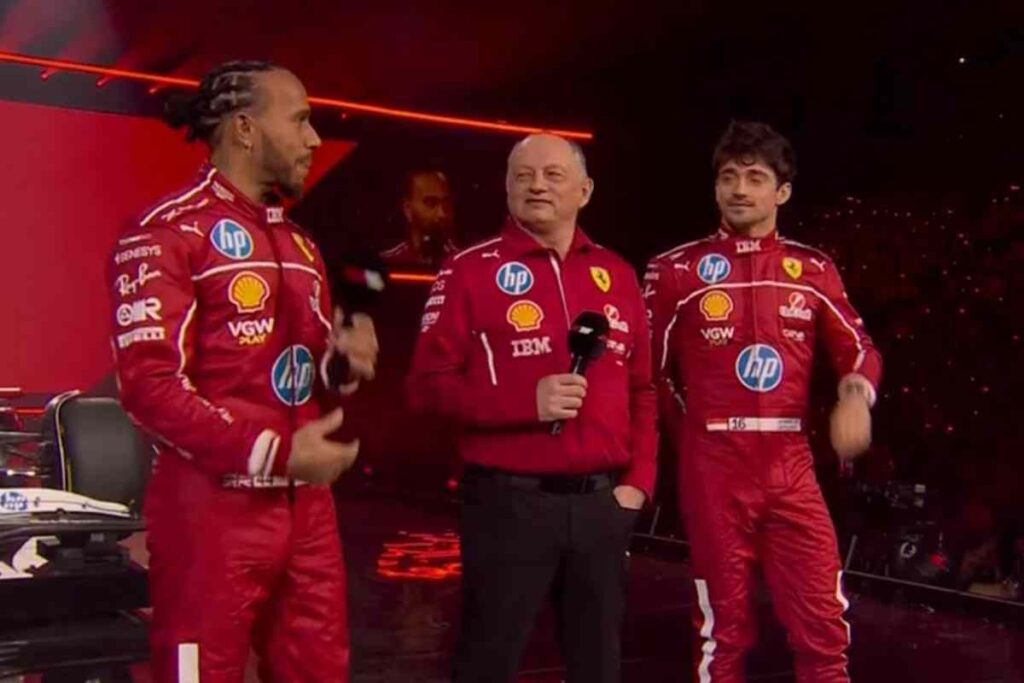 Lewis Hamilton e Charles Leclerc, piloti Ferrari, e Fred Vasseur, team principal Ferrari