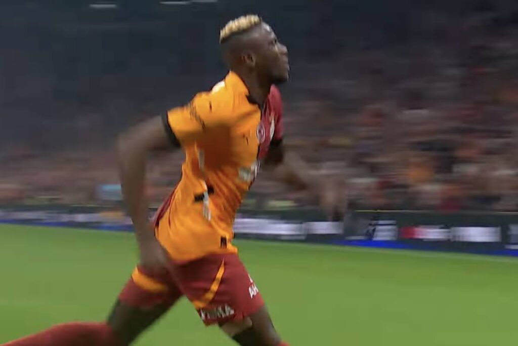 Osimhen esulta con la maglia del Galatasaray